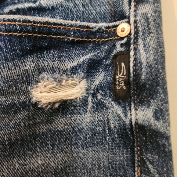 Silver Jeans Co. Mid-Rise Shorts EUC | Size 27 | Cut Out Front & Raw Hem - Picture 5 of 8